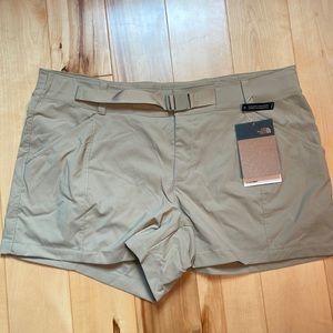 NWT Northface Flash Dry Paramount Short